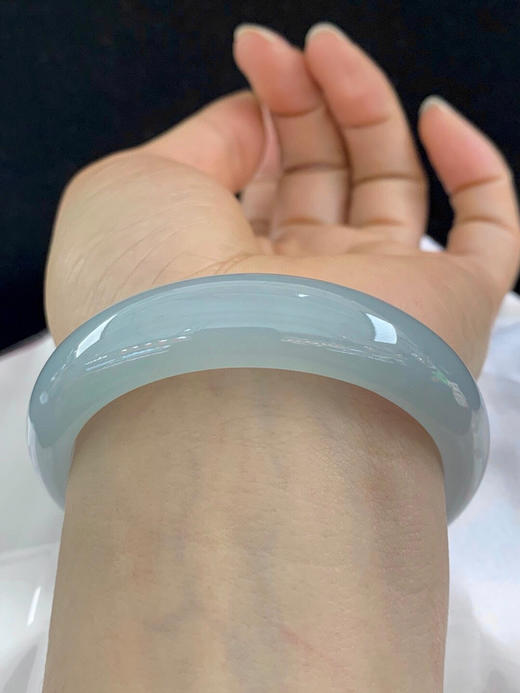 620276，56.3圈口，冰晴淡蓝底正圈平安镯，淡淡蓝底色，冰胶细润 商品图4