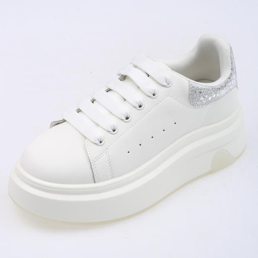 【千百度】BF千百度2025秋新款厚底增高小白鞋女单鞋A25470663 吊牌价999活动价799 商品图1