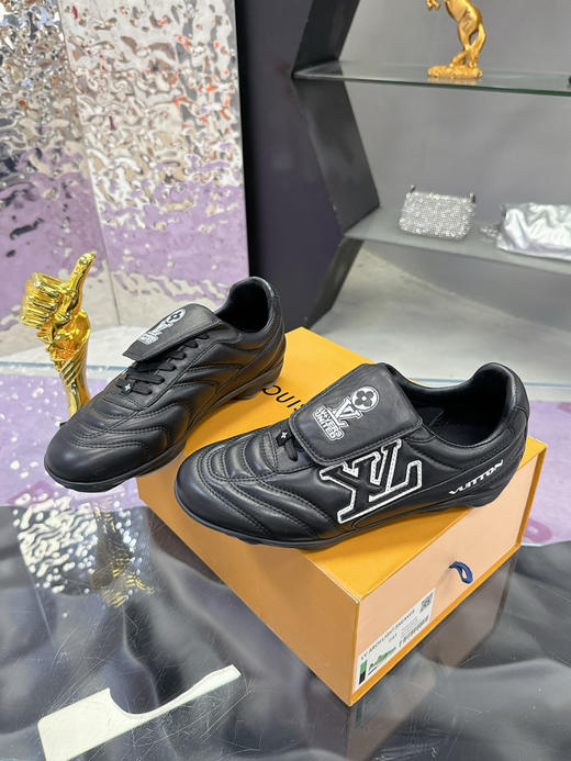 LOUIS VUITTON Footprint 2025春夏男士系列 足球鞋 皮革 系带圆头 低帮 生活休闲鞋 黑色（HC） 商品图1