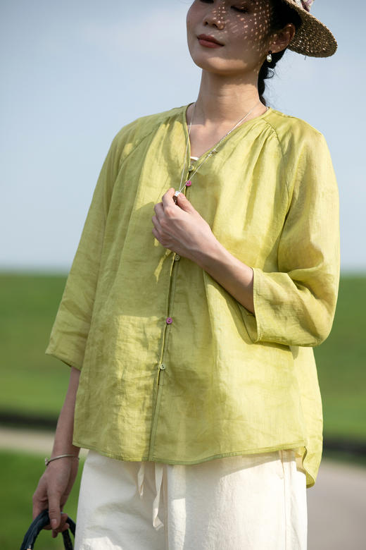 牧衣游原创净色苎麻套头衫新款轻薄清凉V领简约文艺百搭小衫 无疆 商品图5