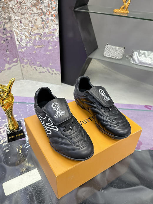 LOUIS VUITTON Footprint 2025春夏男士系列 足球鞋 皮革 系带圆头 低帮 生活休闲鞋 黑色（HC） 商品图2