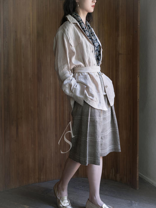 John Alexander Skelton  藏青色/米色宝相纹手工织印丝巾 商品图6