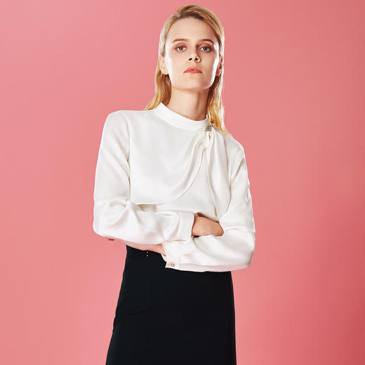 EITIE爱特爱气质圆领直筒显瘦上衣秋季新款7913610 商品图2