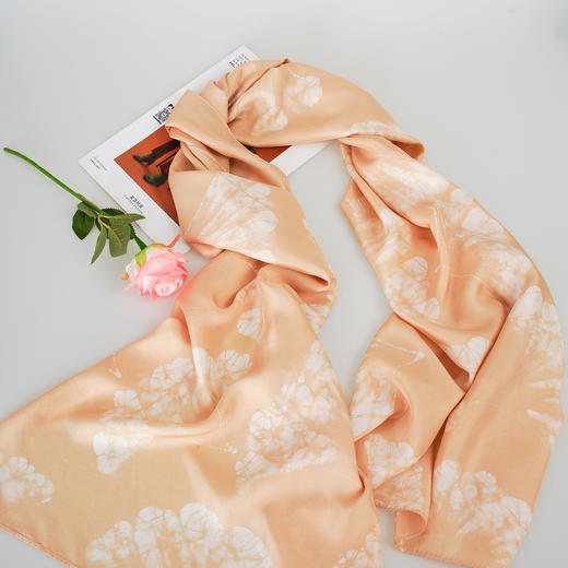 青云染/ClouDyeing 【银杏叶】丝绸 抗皱桑蚕丝披肩-送礼长巾 商品图2