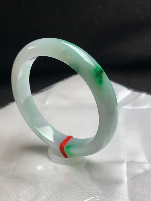 620277，61圈口，飘绿正圈平安镯，飘色辣，底子细腻有水 商品图2