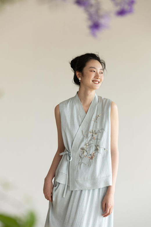 牧衣游原创 22姆米双宫绸手绣炒色真丝马夹复古新中式开衫 花事 商品图5