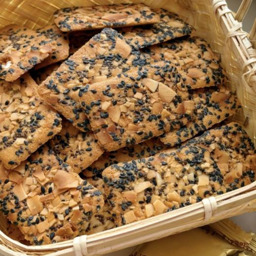 😎任何人拒绝这个【奇亚籽椰子脆片】我都会伤心❗️13%椰子片➕36%鸡蛋清➕7%奇亚籽 😋酥酥脆脆真的太吃了😊 🎁本次团购特别做了黑松露🍄和椰香🥥两种口味  商品图2