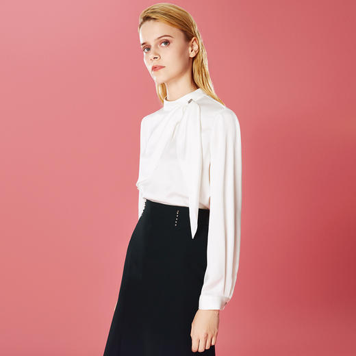 EITIE爱特爱气质圆领直筒显瘦上衣秋季新款7913610 商品图1