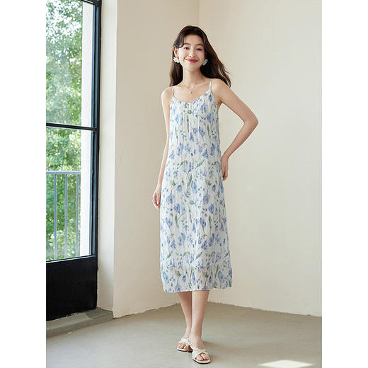 【五折购】熙世界水墨碎花褶皱V领吊带连衣裙夏季新款气质浪漫度假风长裙 商品图4