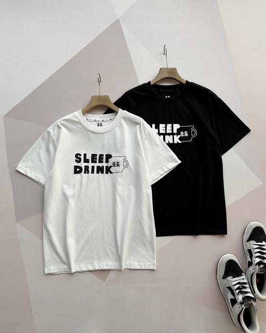 点此购买 可隆夏季男士山系户外休闲速干防晒透气抗菌圆领涂鸦印花宽松短袖T恤 jj 321883 商品图0