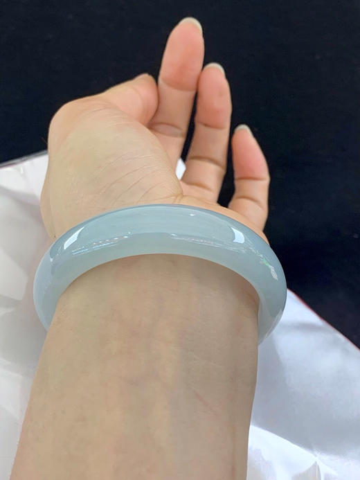 620276，56.3圈口，冰晴淡蓝底正圈平安镯，淡淡蓝底色，冰胶细润 商品图5