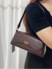 🥰 我虽小却很能装日常!!——😎【Clous Krause 单肩斜挎法棍包81021300 】 ✅ 怎么搭配都好看|四季都可以背的一款包包!!💥正面皮带扣磁吸开合便捷气质 商品缩略图2