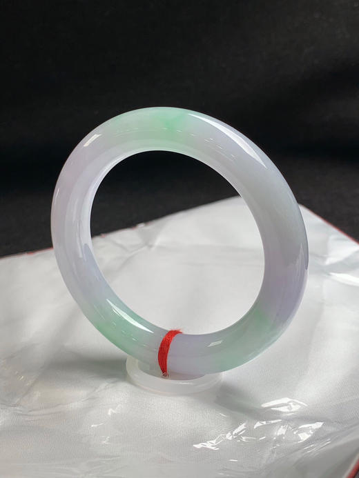 620279，54.7圈口，糯化春彩圆条福镯，清爽春带彩，紫底飘绿，细腻水润 商品图2