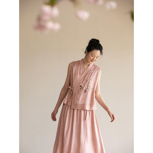 牧衣游原创 22姆米双宫绸手绣炒色真丝马夹复古新中式开衫 花事 商品图3