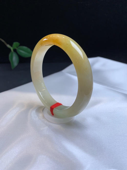 620275，52.5黄翡手镯，清新特色的黄翡手镯，润润的，均匀秀气 商品图3