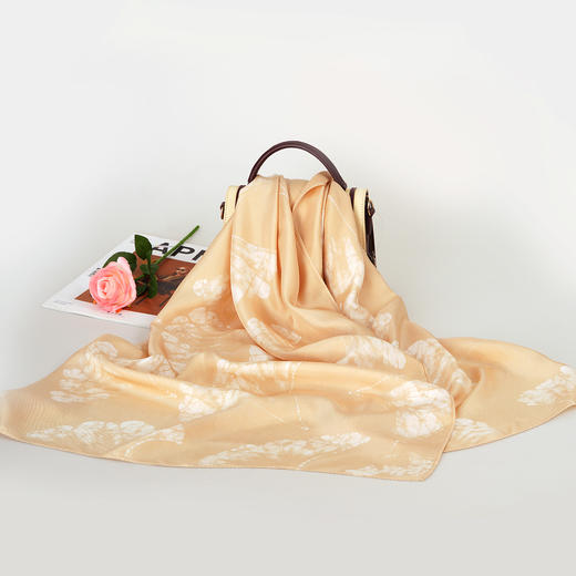 青云染/ClouDyeing 【银杏叶】丝绸 抗皱桑蚕丝披肩-送礼长巾 商品图1