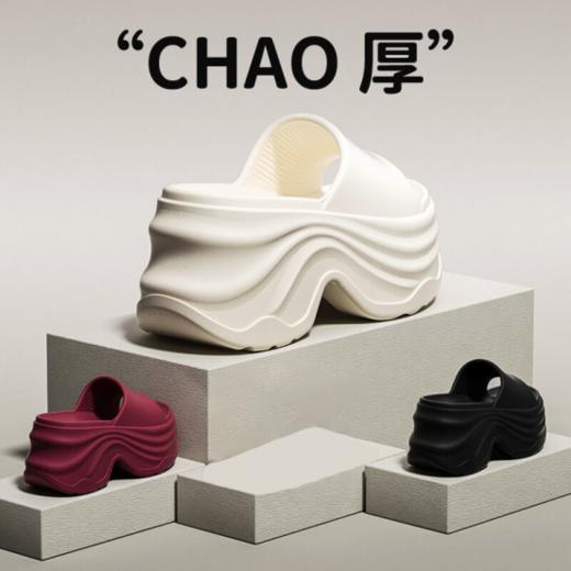 必囤预警🤟没错，只需19.9💰包邮一双【宅小年恨天高增高踩屎感外穿拖鞋】❗️❗️越简单的鞋子越爱穿‼️ ✔ 绝了，增高8㎝，秒变大长腿 ✔🔷上脚清爽，舒适，超显腿细 商品图0