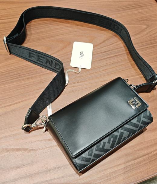 男款翻盖老花logo挎包011 商品图0