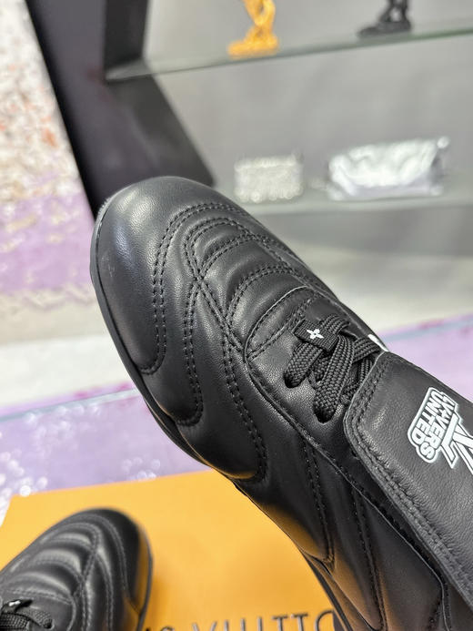 LOUIS VUITTON Footprint 2025春夏男士系列 足球鞋 皮革 系带圆头 低帮 生活休闲鞋 黑色（HC） 商品图7