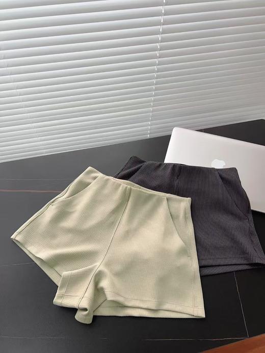 点此购买 Lululemon露露乐蒙Softstreme夏季女士螺纹短裤 bk 321818 商品图11