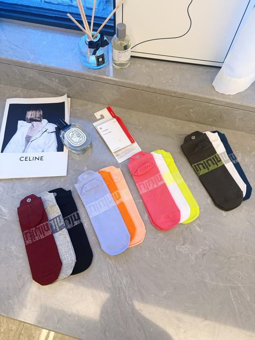 点此购买 lululemon露露女士提耳短袜 ye  322167 商品图11