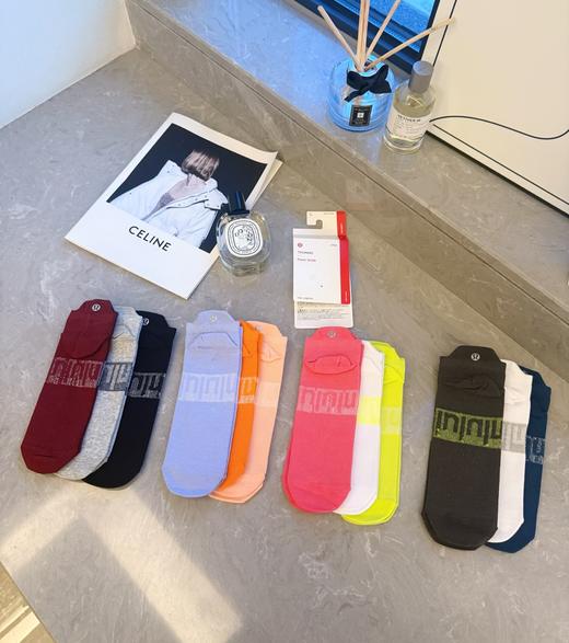 点此购买 lululemon露露女士提耳短袜 ye  322167 商品图10