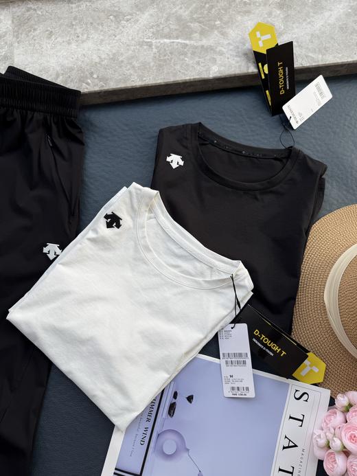 点此购买 迪桑特夏季女士小标开叉速干短袖T恤 37 322205 商品图2