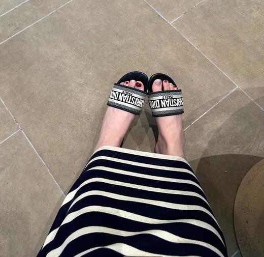 D加字母编织提花绣字纯皮平底方跟凉拖凉鞋 商品图9