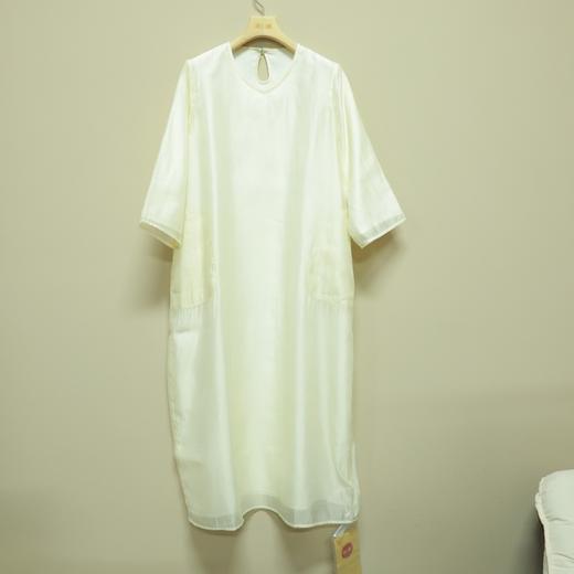 【抖音专属】V领连衣裙（24707646凝脂） 商品图0