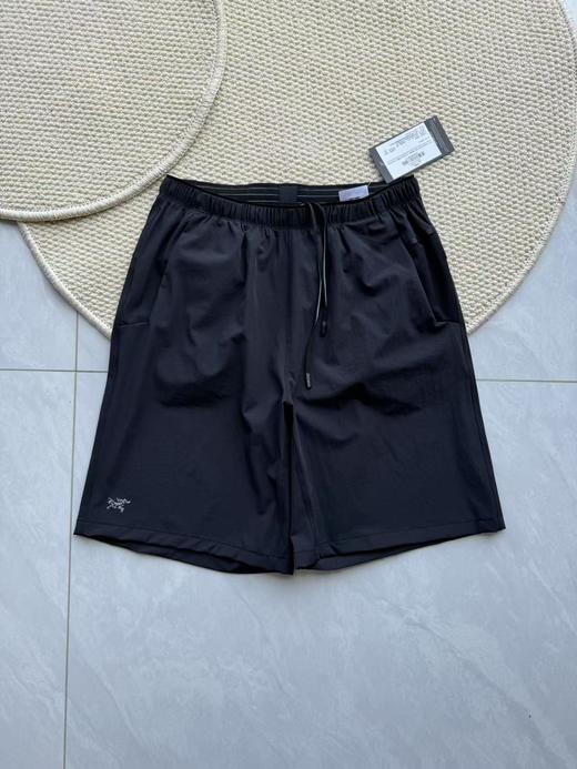 点此购买 始祖鸟夏季男士SHORT9轻量弹力速干短裤 jj 322139 商品图3