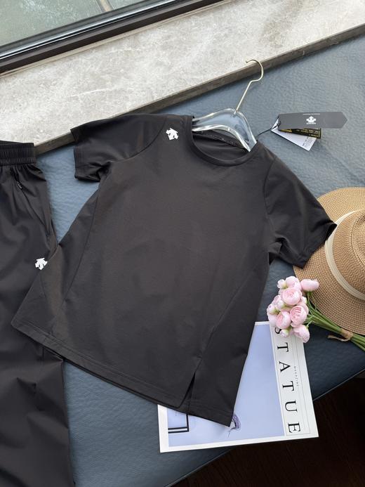 点此购买 迪桑特夏季女士小标开叉速干短袖T恤 37 322205 商品图3