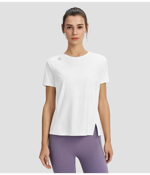 点此购买 迪桑特夏季女士小标开叉速干短袖T恤 37 322205 商品图0