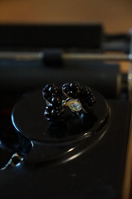 tamas 黑色圆珠耳钉/耳夹 商品图2