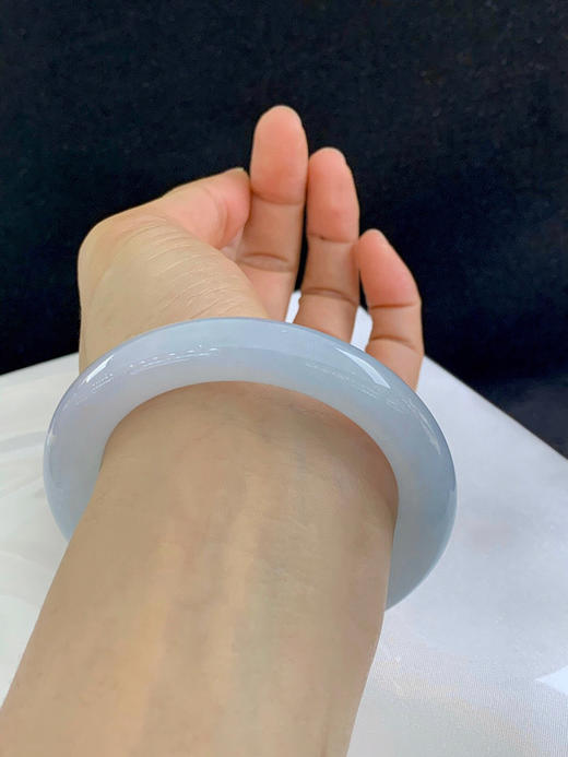 620286，57.8圈口，冰蓝圆条福镯，纯净天空蓝，底子冰润，整体清爽 商品图5