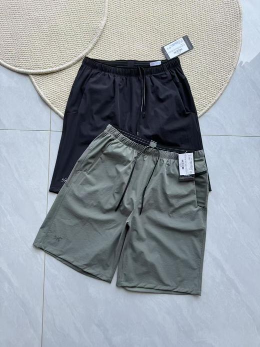 点此购买 始祖鸟夏季男士SHORT9轻量弹力速干短裤 jj 322139 商品图0