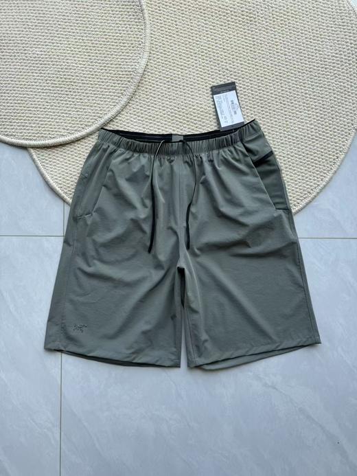 点此购买 始祖鸟夏季男士SHORT9轻量弹力速干短裤 jj 322139 商品图1