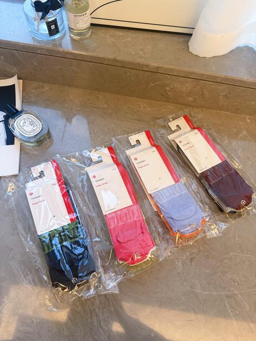 点此购买 lululemon露露女士提耳短袜 ye  322167 商品图12