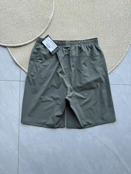 点此购买 始祖鸟夏季男士SHORT9轻量弹力速干短裤 jj 322139 商品图2