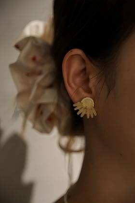 tamas 米黄串珠耳钉/耳夹