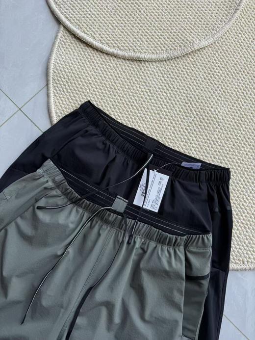 点此购买 始祖鸟夏季男士SHORT9轻量弹力速干短裤 jj 322139 商品图11