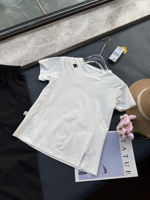 点此购买 迪桑特夏季女士小标开叉速干短袖T恤 37 322205 商品图4