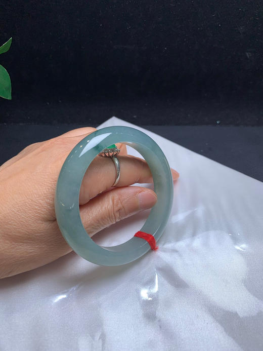 620285，57.2飘花手镯，满圈油油润润的，飘一抹花，整体均匀干净 商品图5