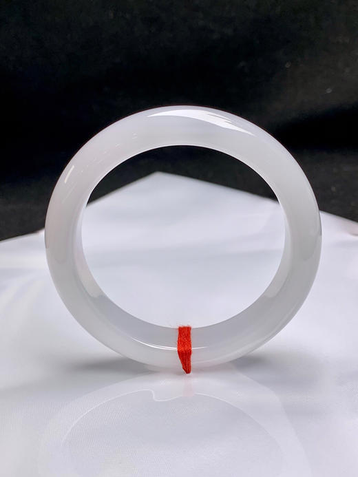 620291，51.6圈口，糯冰白月光正圈平安镯，底子清爽干净，非常细润 商品图0