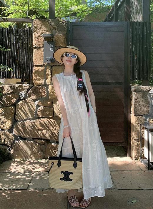 美到词穷❗【AUChris法式重工刺绣连衣裙系列】优雅中带点小俏皮，拍照太出片啦～ ✅精致刺绣绝美！衬气质的效果一流 ✅面料轻薄透气，夏日穿搭也能畅享舒爽 商品图2