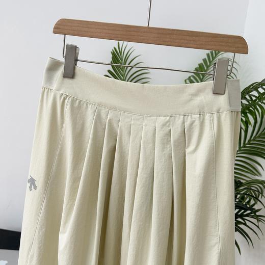 点此购买 迪桑特夏季通勤运动女士宽松梭织百褶半身裙 QK 322150 商品图10