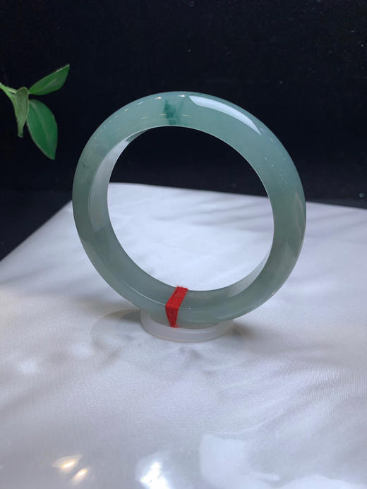 620285，57.2飘花手镯，满圈油油润润的，飘一抹花，整体均匀干净 商品图4