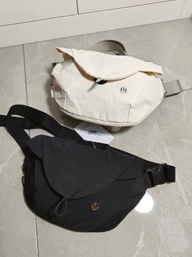 点此购买 lulu露露Curved Crossboby Bag运动休闲款磁吸包 qk 322121
