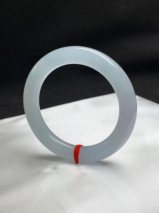 620286，57.8圈口，冰蓝圆条福镯，纯净天空蓝，底子冰润，整体清爽 商品图2