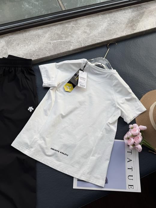 点此购买 迪桑特夏季女士小标开叉速干短袖T恤 37 322205 商品图5