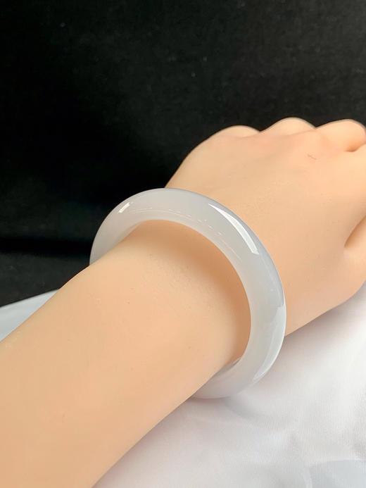 620291，51.6圈口，糯冰白月光正圈平安镯，底子清爽干净，非常细润 商品图5